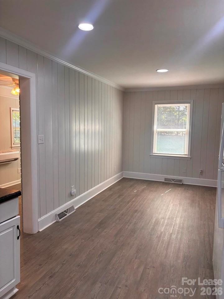 1400 Hillwood Ct - Photo 4 of 14