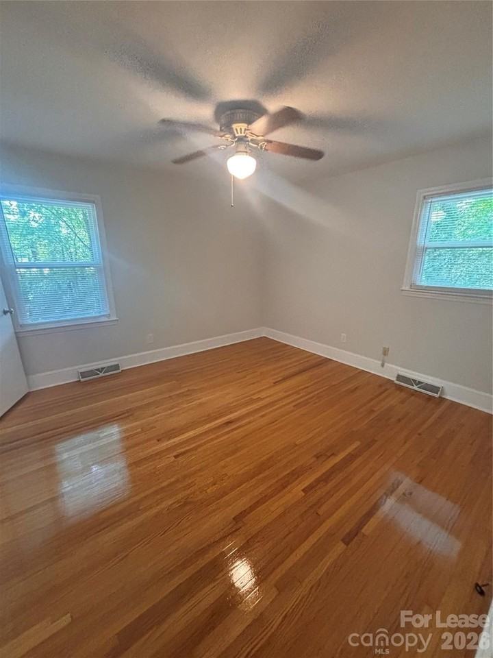 1400 Hillwood Ct - Photo 7 of 14