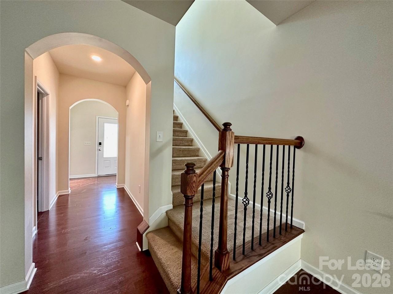 1218 Clingman Dr - Photo 2 of 29