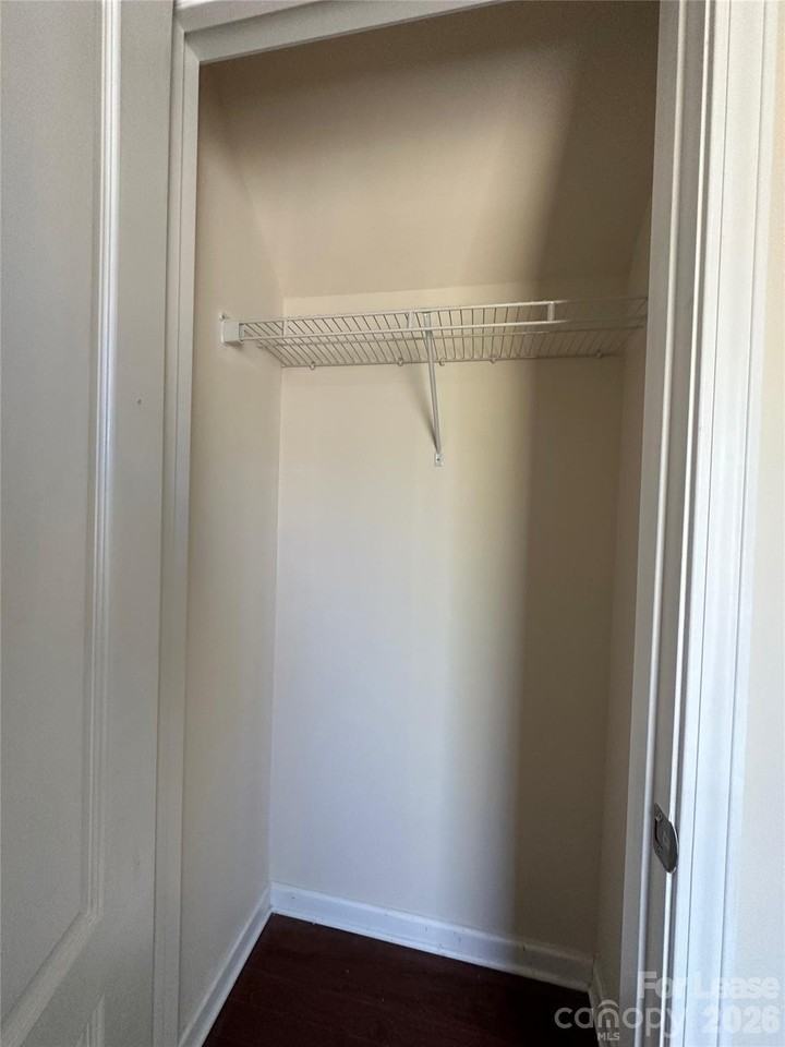 1218 Clingman Dr - Photo 3 of 29