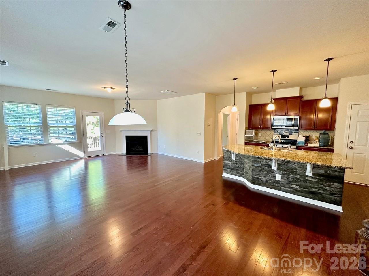 1218 Clingman Dr - Photo 6 of 29