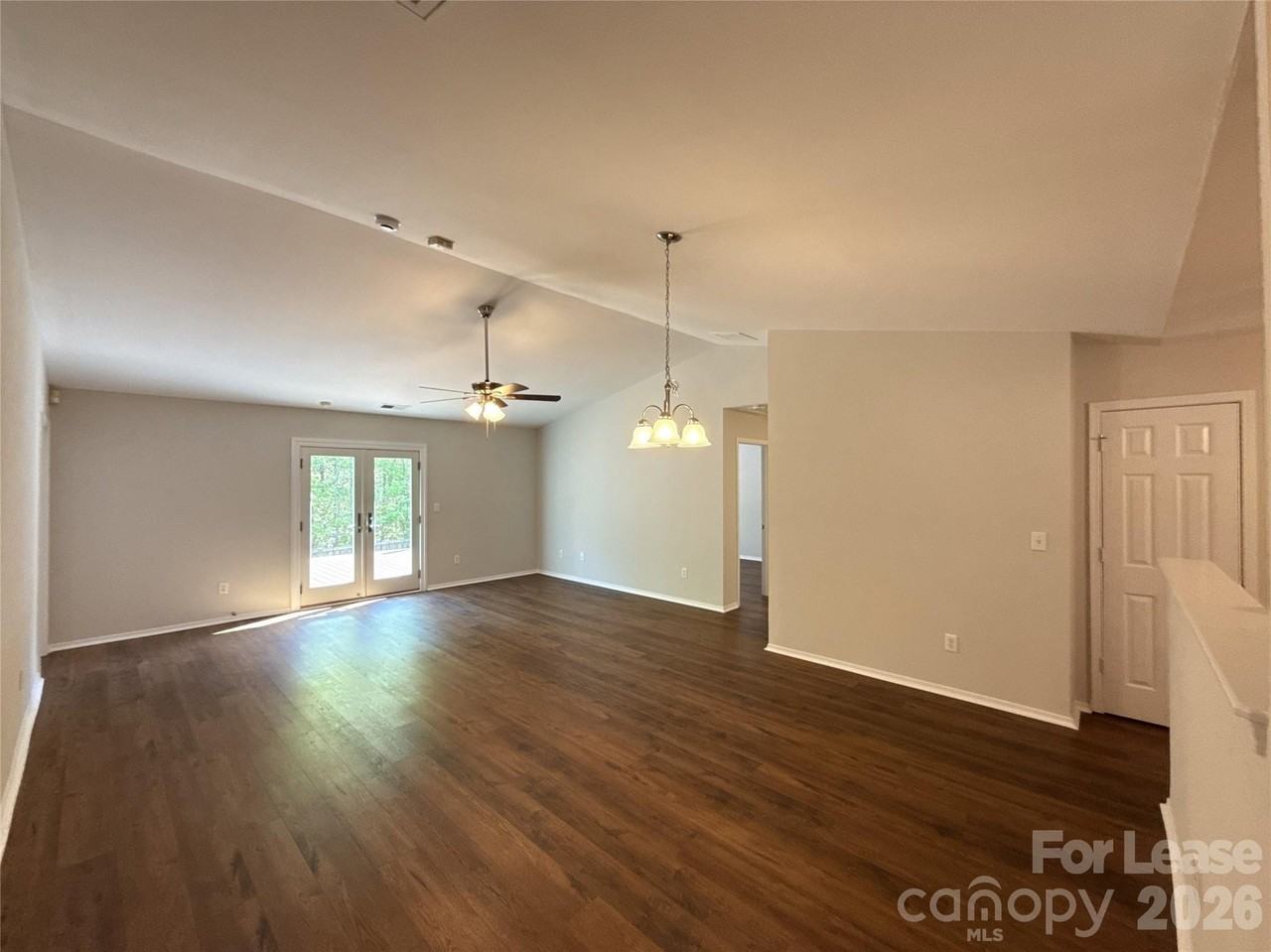 15732 Circlegreen Dr - Photo 2 of 16