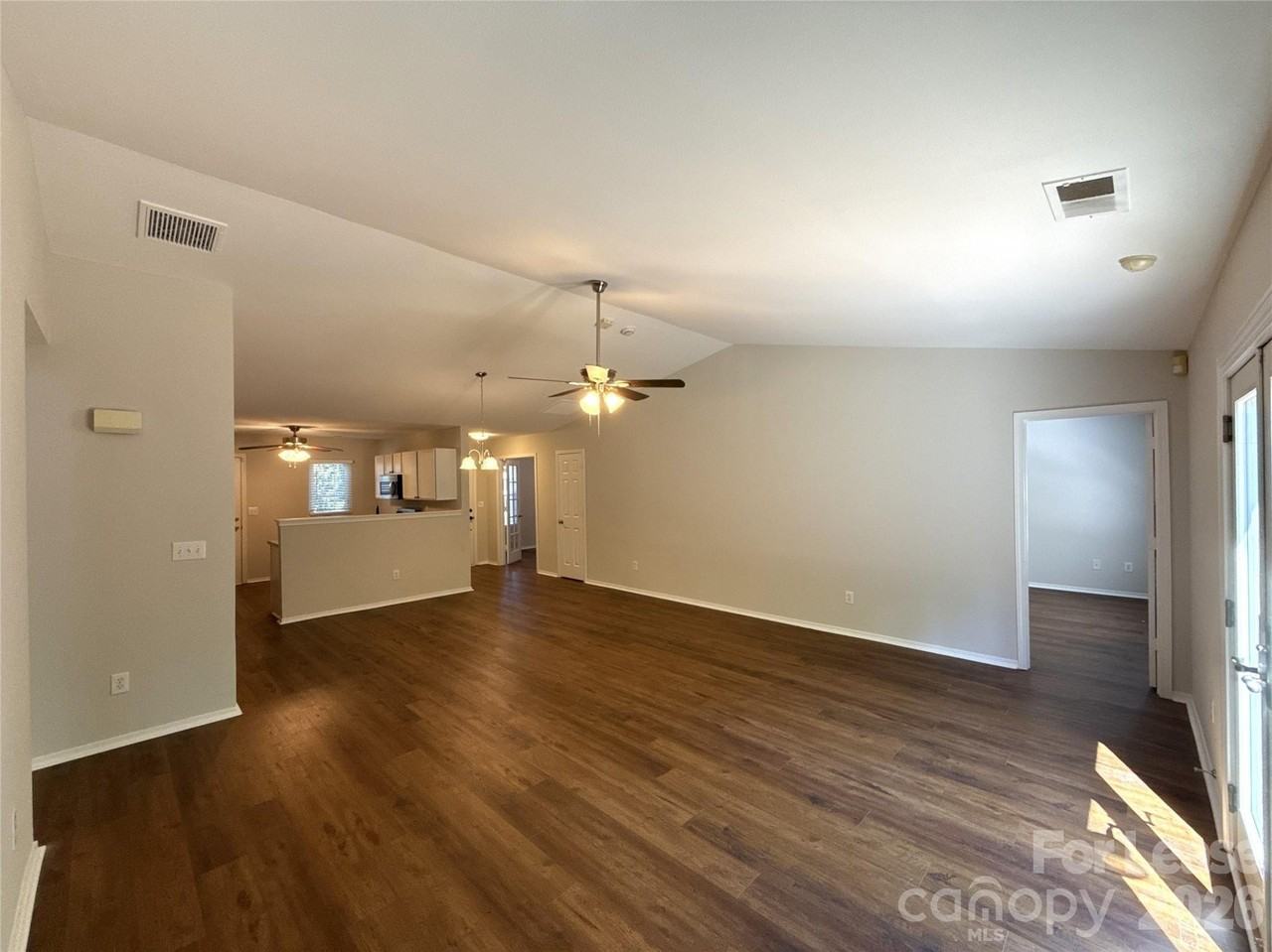 15732 Circlegreen Dr - Photo 3 of 16
