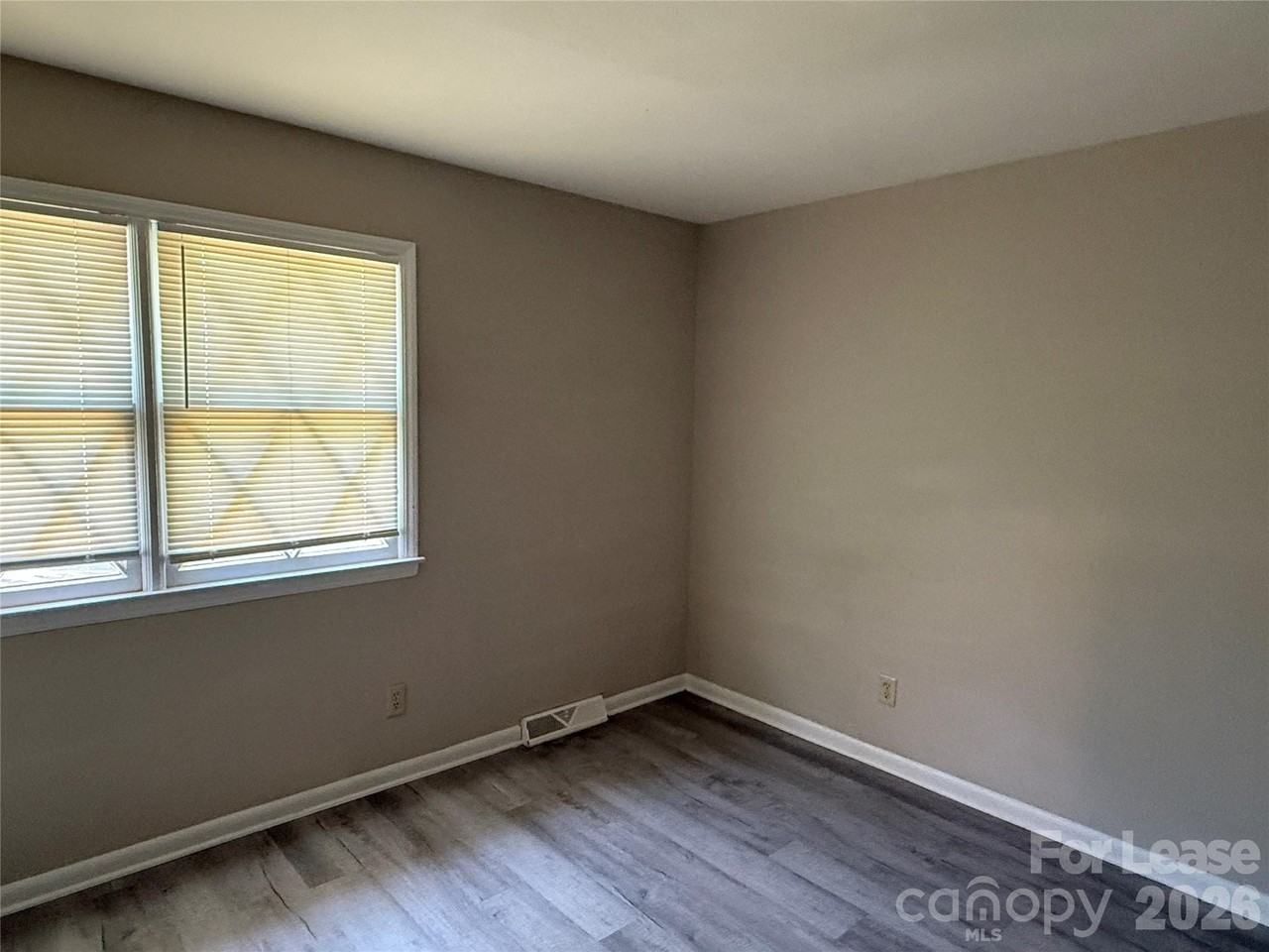 524 Echodale Dr - Photo 4 of 11