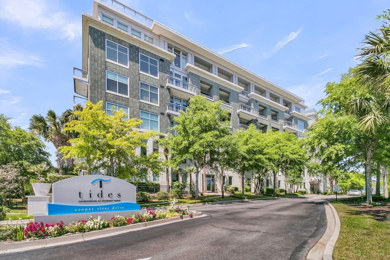 218 Cooper River Dr - Photo 2 of 50