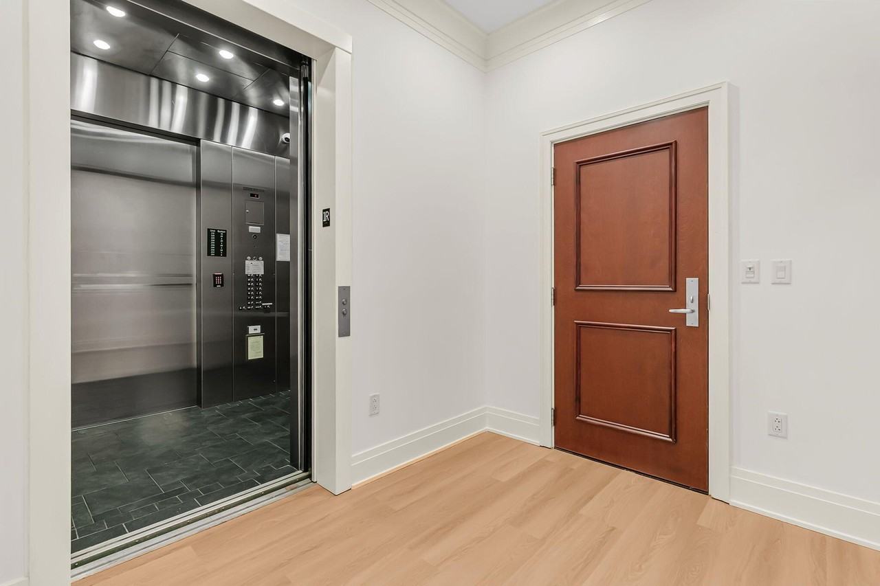 218 Cooper River Dr - Photo 5 of 50