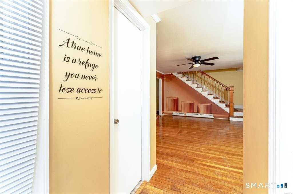 55 Bronx Ave - Photo 4 of 33