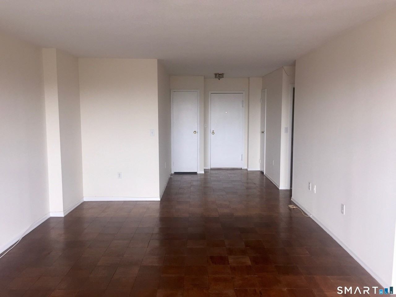 1 Strawberry Hill Ct #8J - Photo 3 of 16