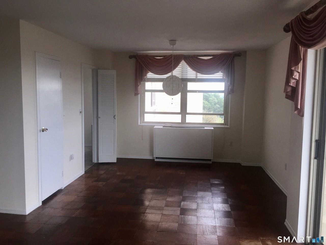 1 Strawberry Hill Ct #8J - Photo 4 of 16