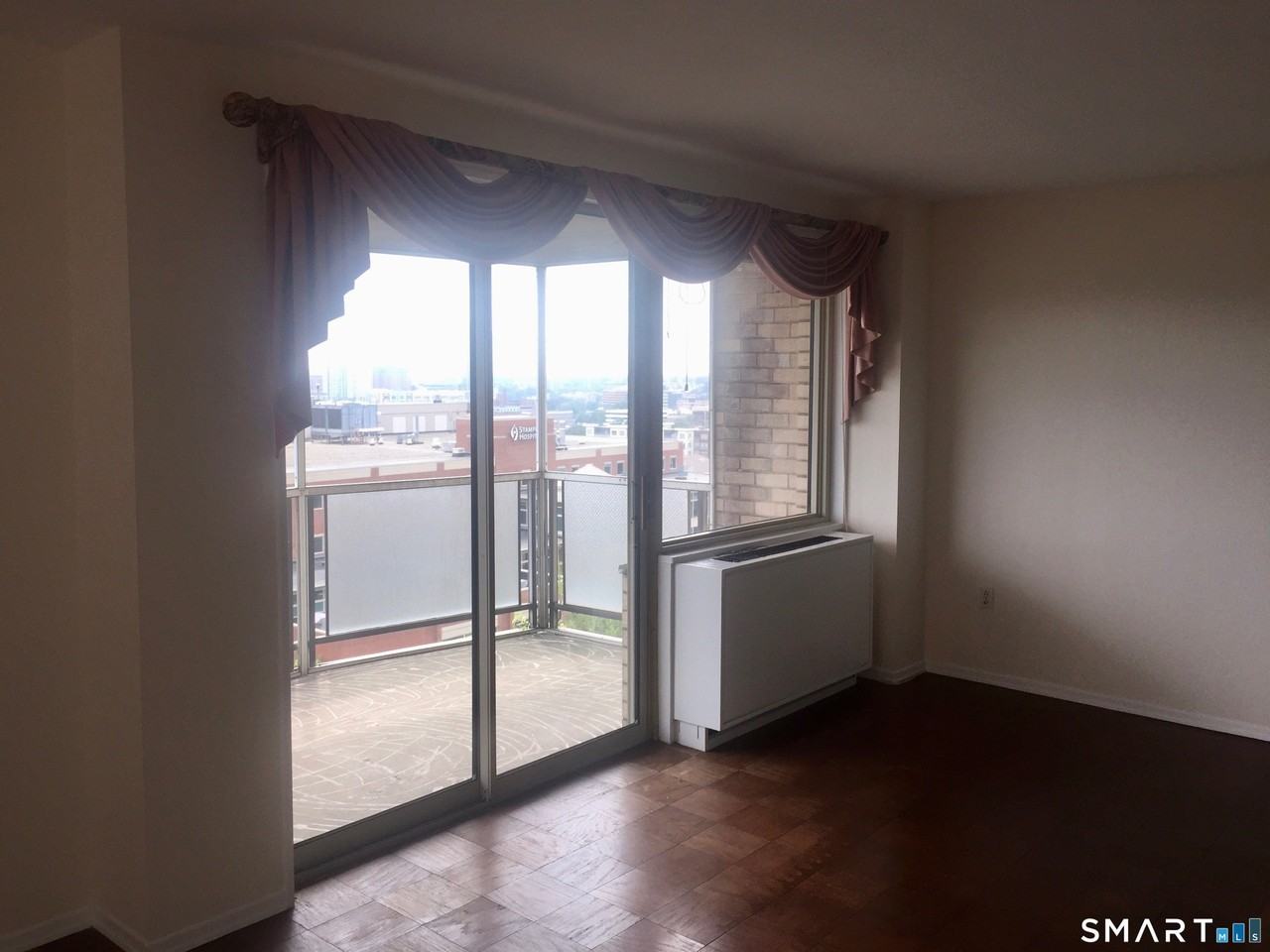 1 Strawberry Hill Ct #8J - Photo 5 of 16