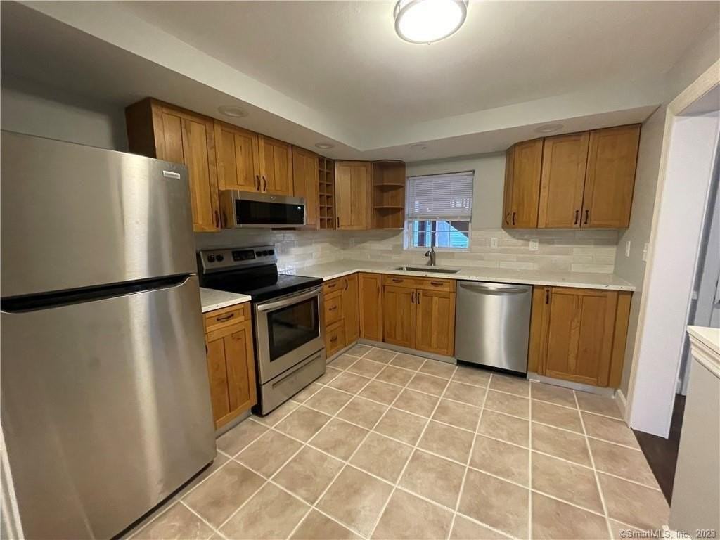 324 Main St #3 - Photo 4 of 16