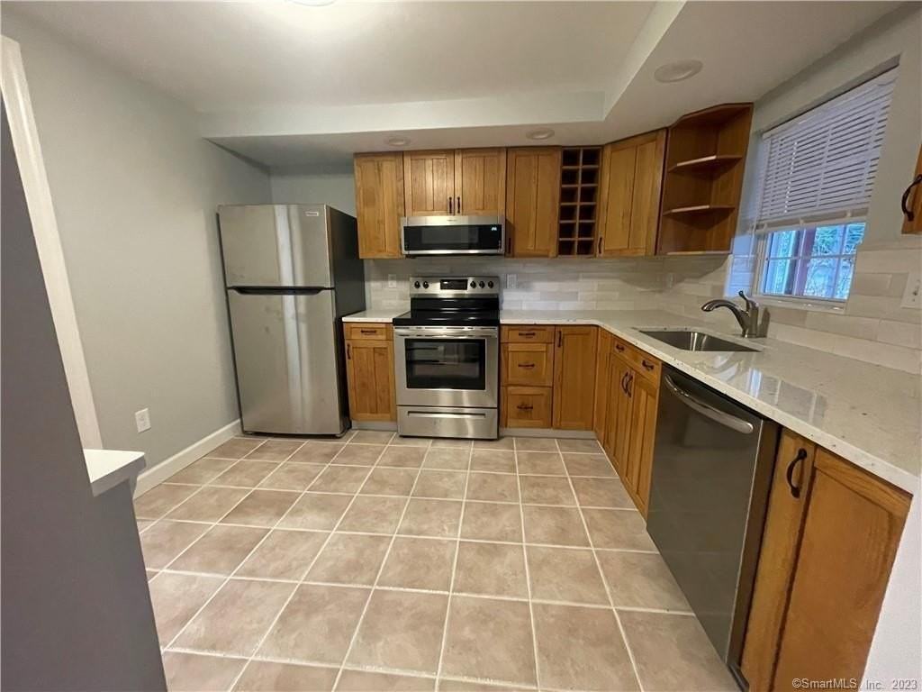 324 Main St #3 - Photo 5 of 16