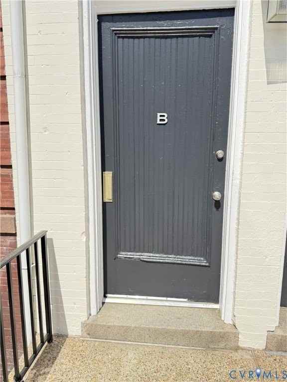 2034 W Grace St #B - Photo 3 of 19