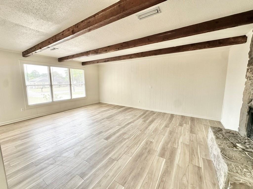 2202 Provincial St - Photo 5 of 12