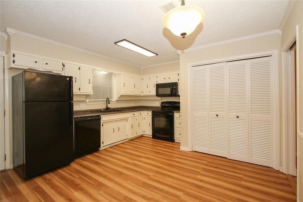 5301 Wooten Dr - Photo 5 of 18