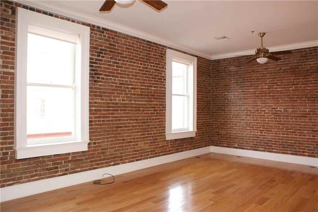 237 Dauphine St - Photo 2 of 12