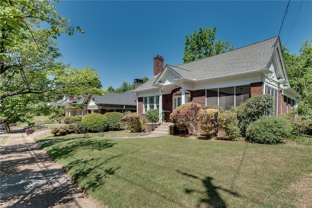 812 Adair Ave Ne - Photo 3 of 44