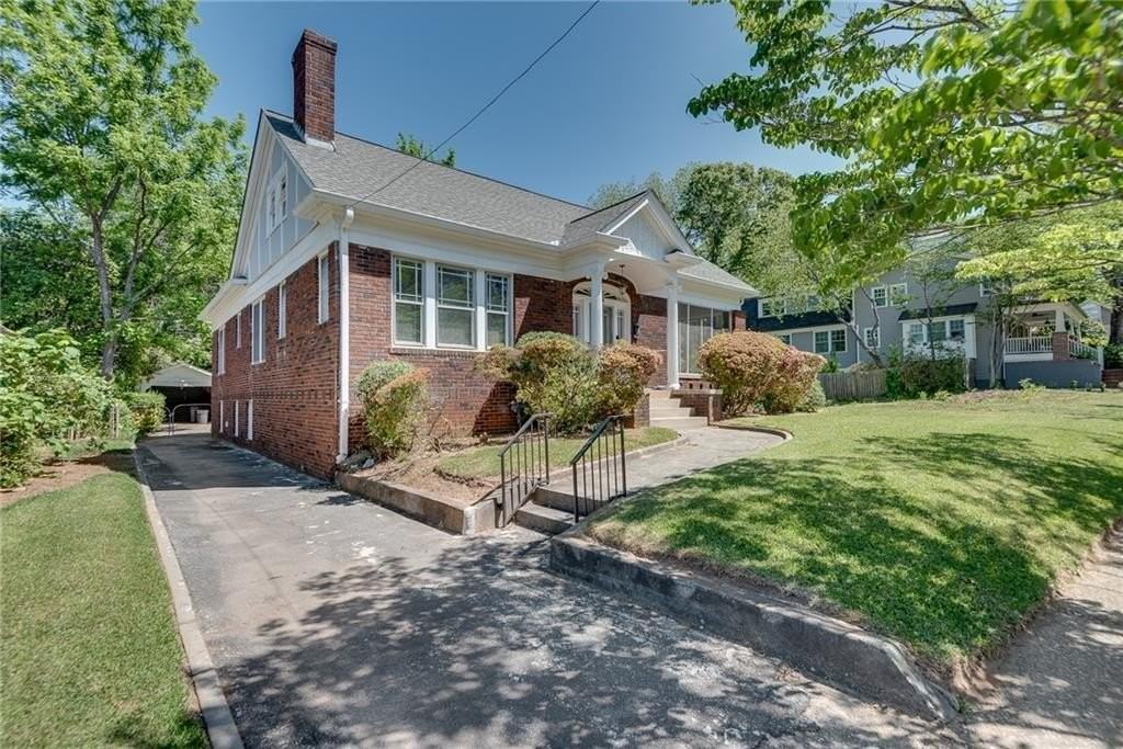 812 Adair Ave Ne - Photo 4 of 44