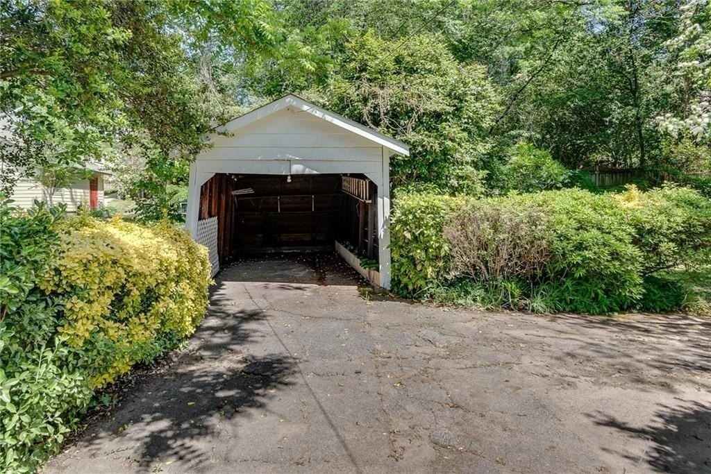 812 Adair Ave Ne - Photo 5 of 44