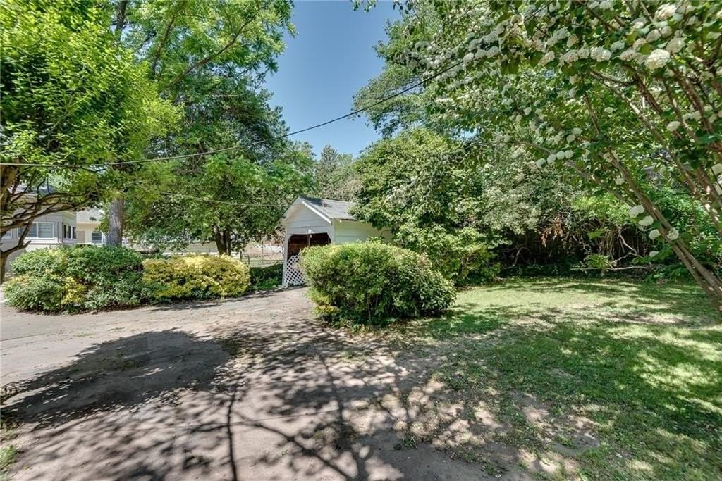 812 Adair Ave Ne - Photo 6 of 44