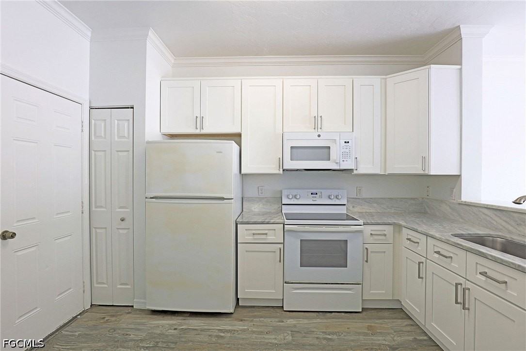 3629 Pine Oak Cir #102 - Photo 3 of 27