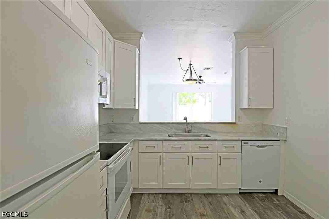 3629 Pine Oak Cir #102 - Photo 4 of 27