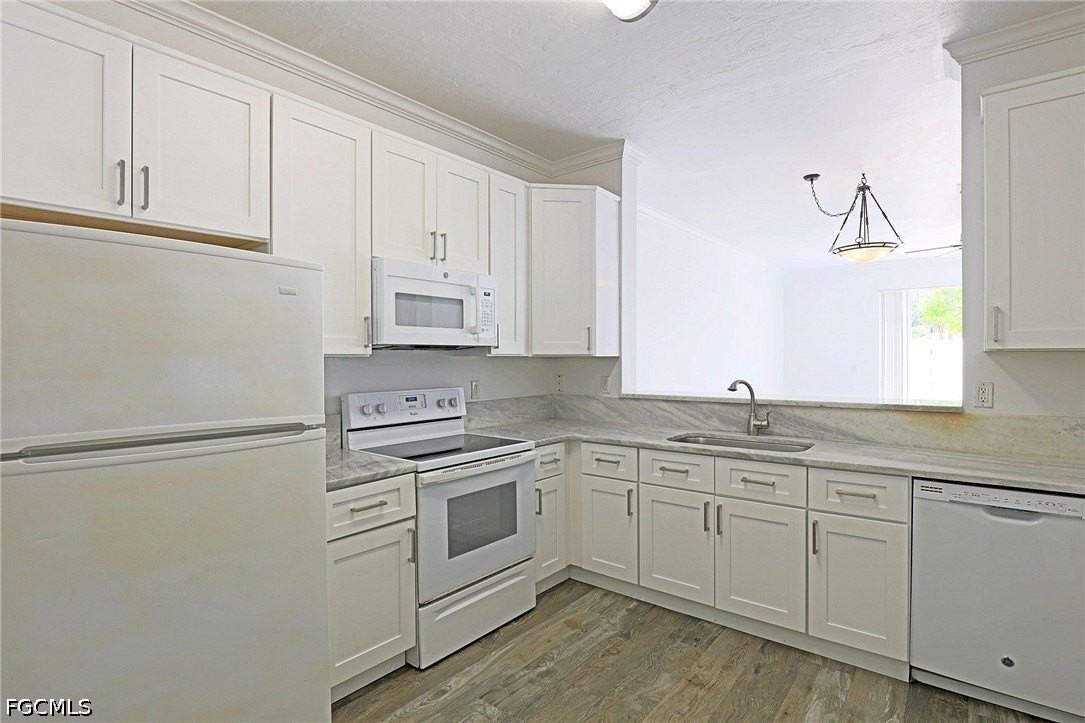 3629 Pine Oak Cir #102 - Photo 5 of 27