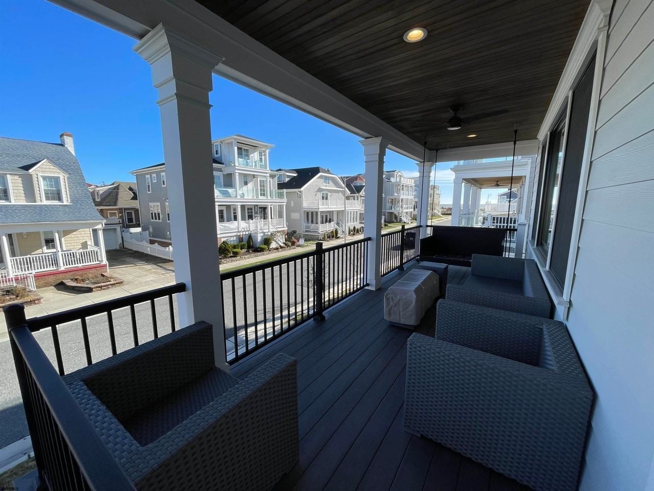 102 S Essex Ave - Photo 6 of 50