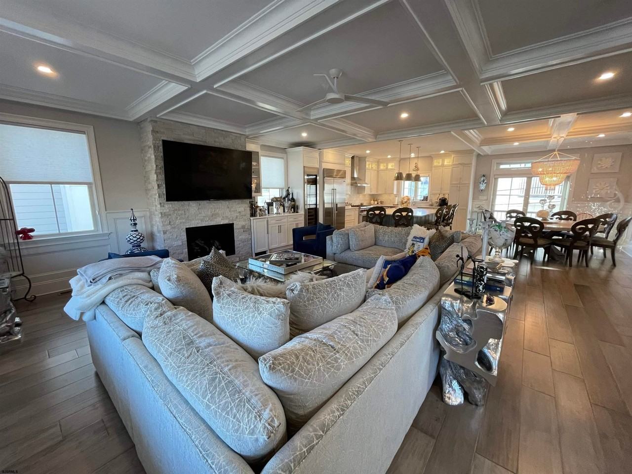 102 S Essex Ave - Photo 7 of 50