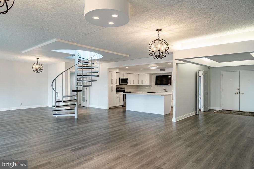 21510 Valley Forge Cir #1510 - Photo 7 of 39