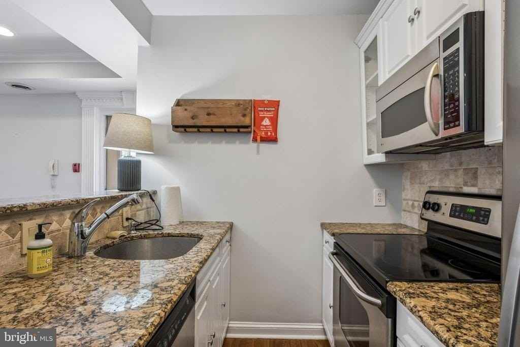 1730 Pine St #7 - Photo 4 of 16