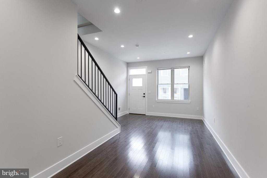 2722 Latona St - Photo 4 of 17