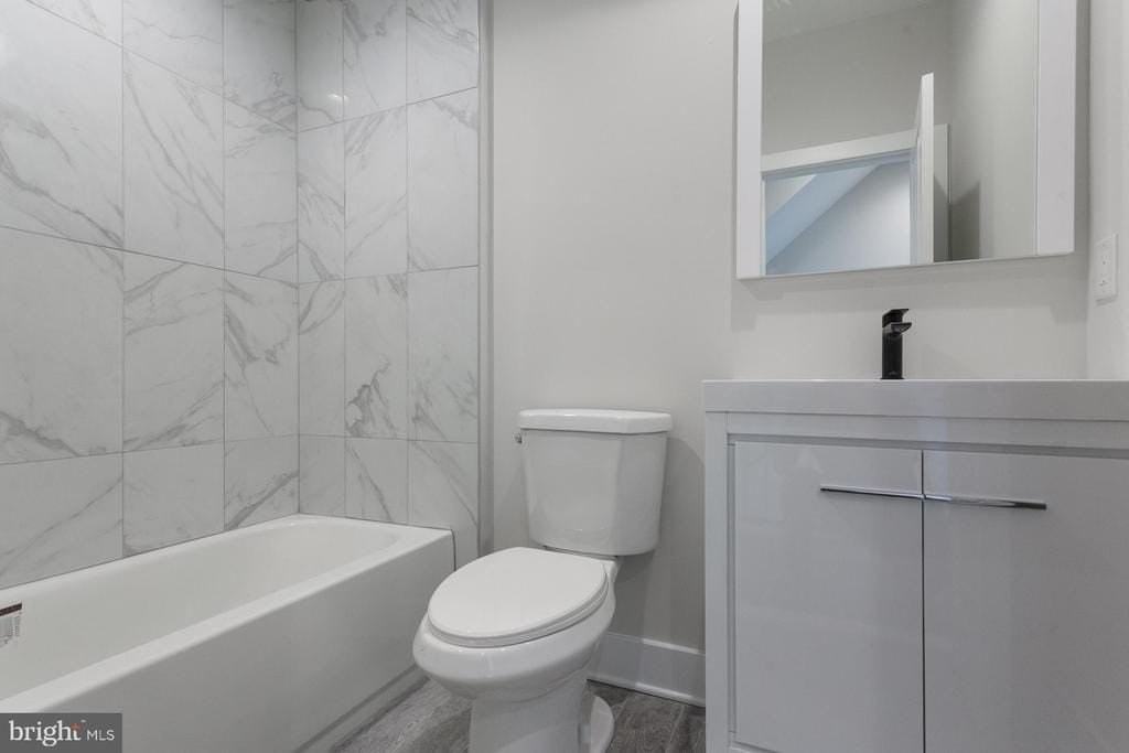 2722 Latona St - Photo 5 of 17