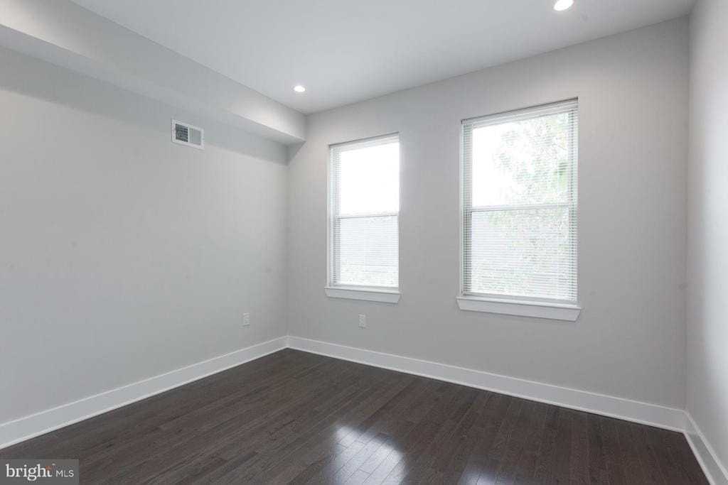 2722 Latona St - Photo 7 of 17