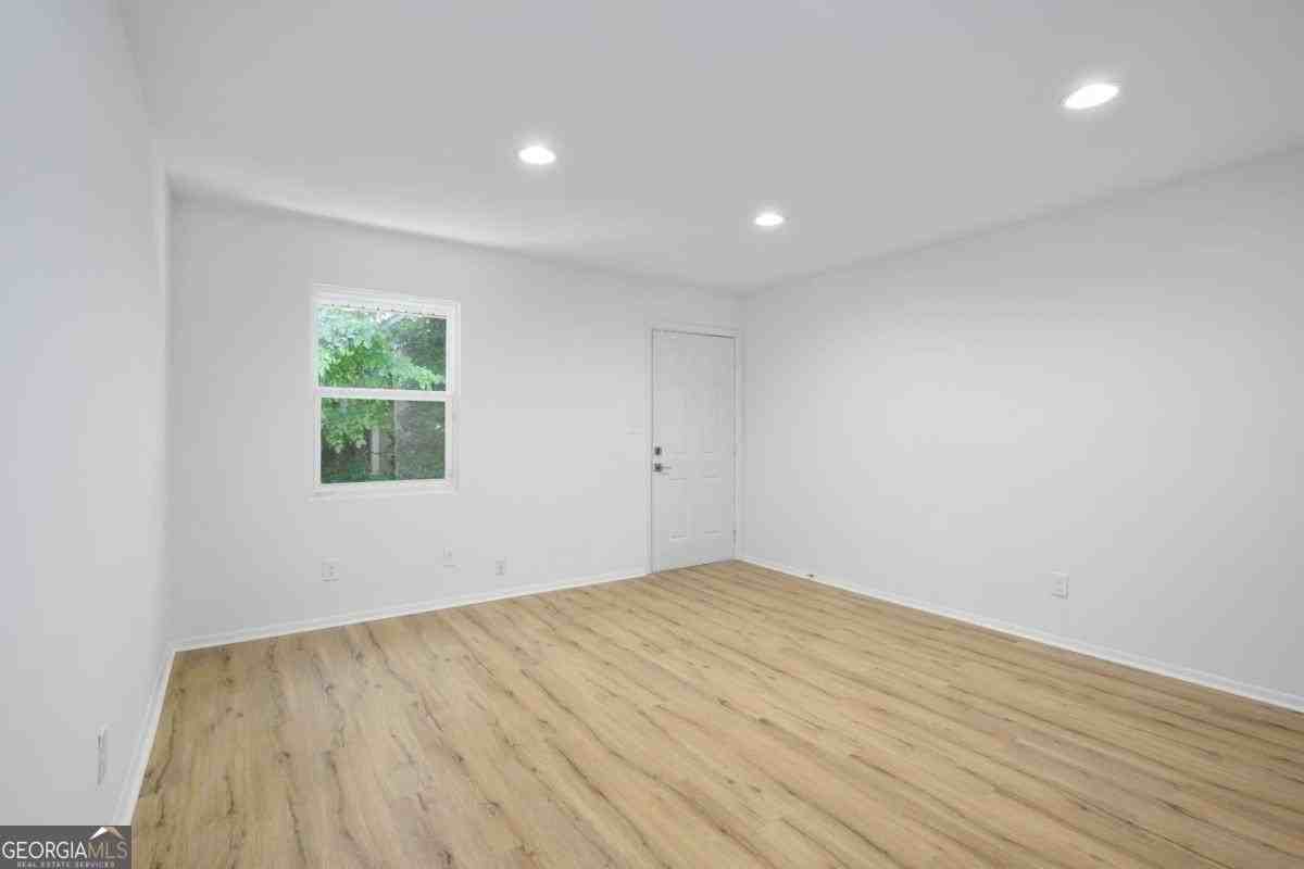 1170 Greenwich St Sw #3 - Photo 4 of 22