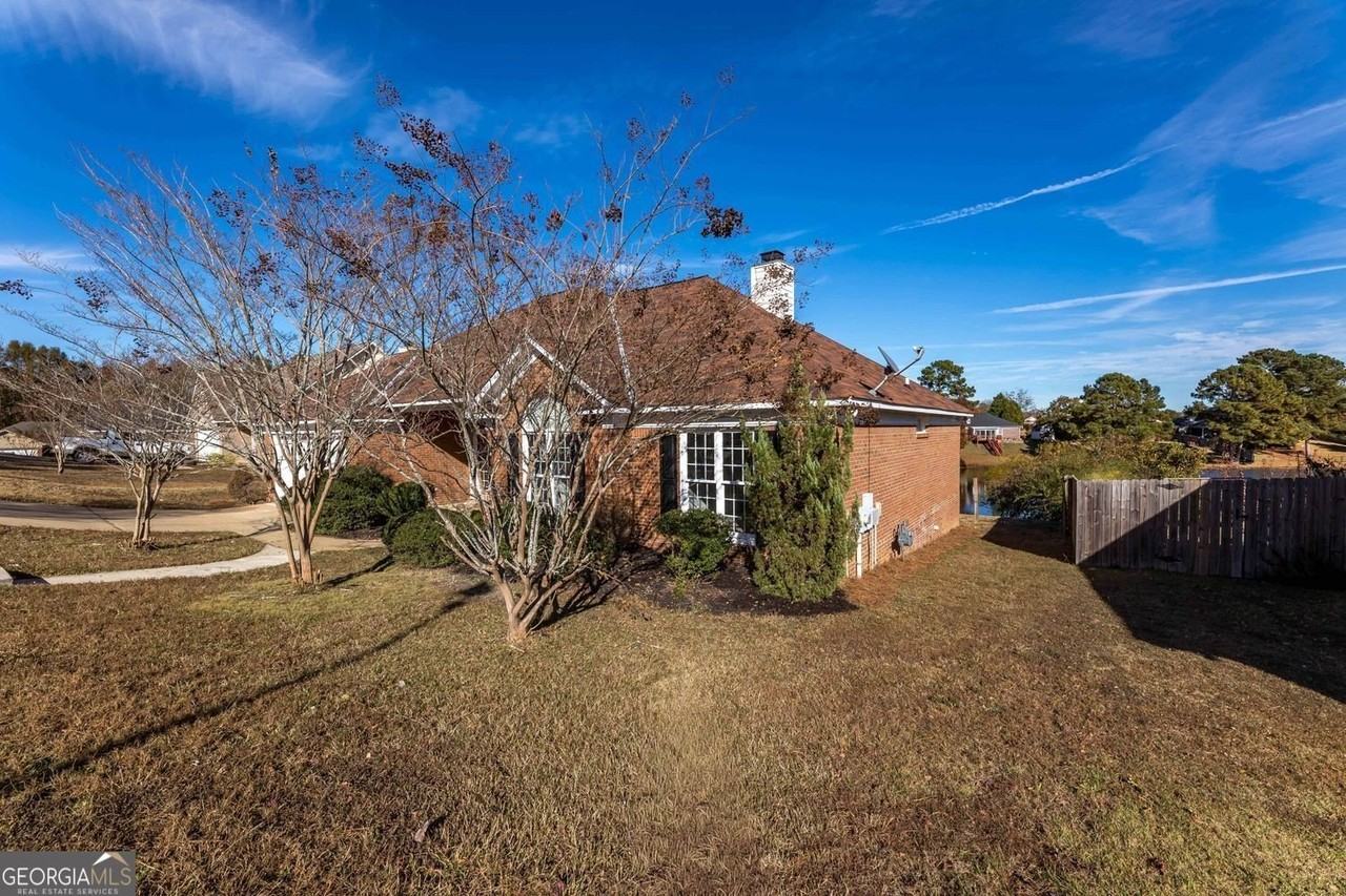 7988 Westlake Dr - Photo 3 of 45