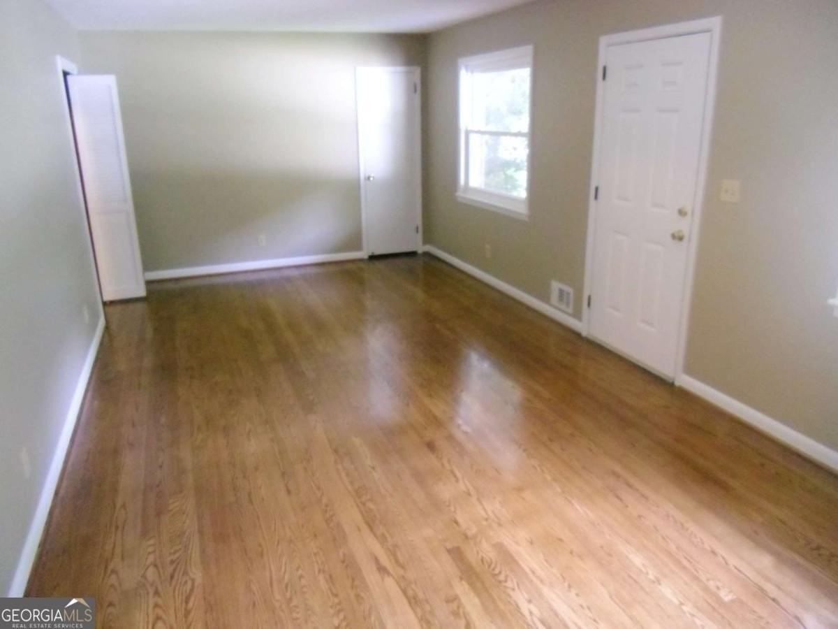 2604 Princess Ln Se - Photo 2 of 15