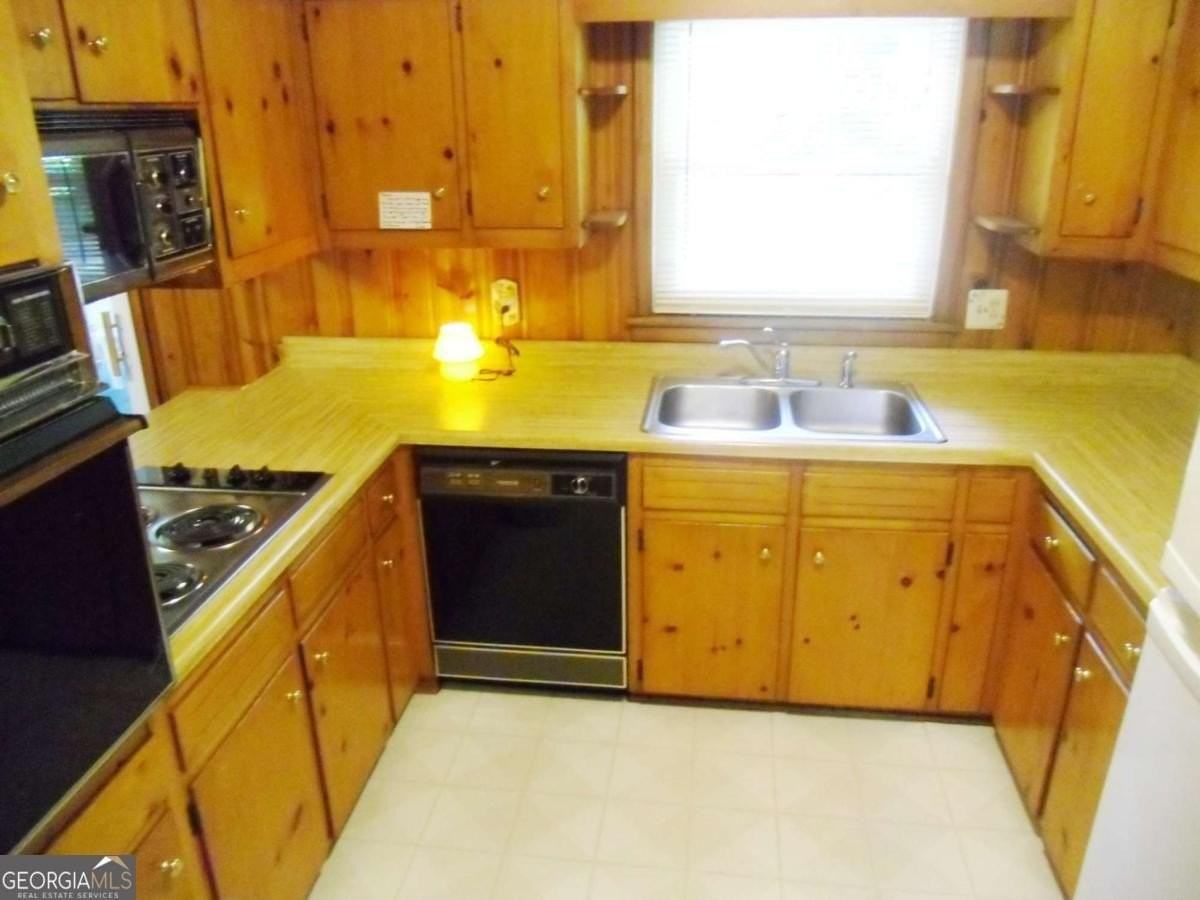 2604 Princess Ln Se - Photo 4 of 15