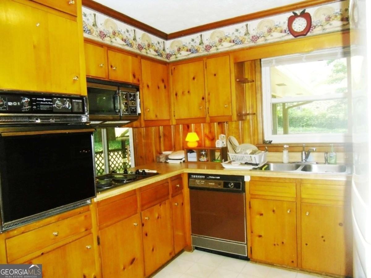 2604 Princess Ln Se - Photo 5 of 15