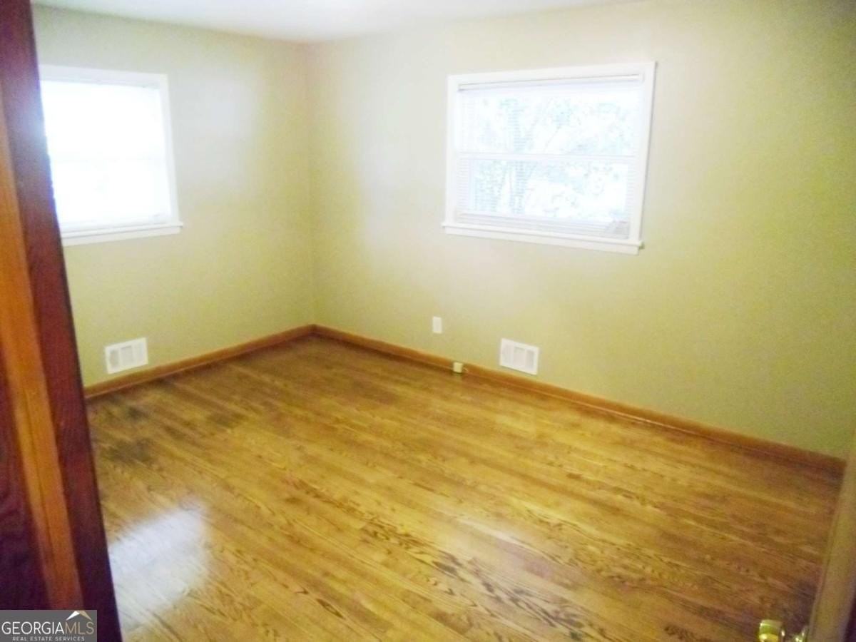 2604 Princess Ln Se - Photo 7 of 15