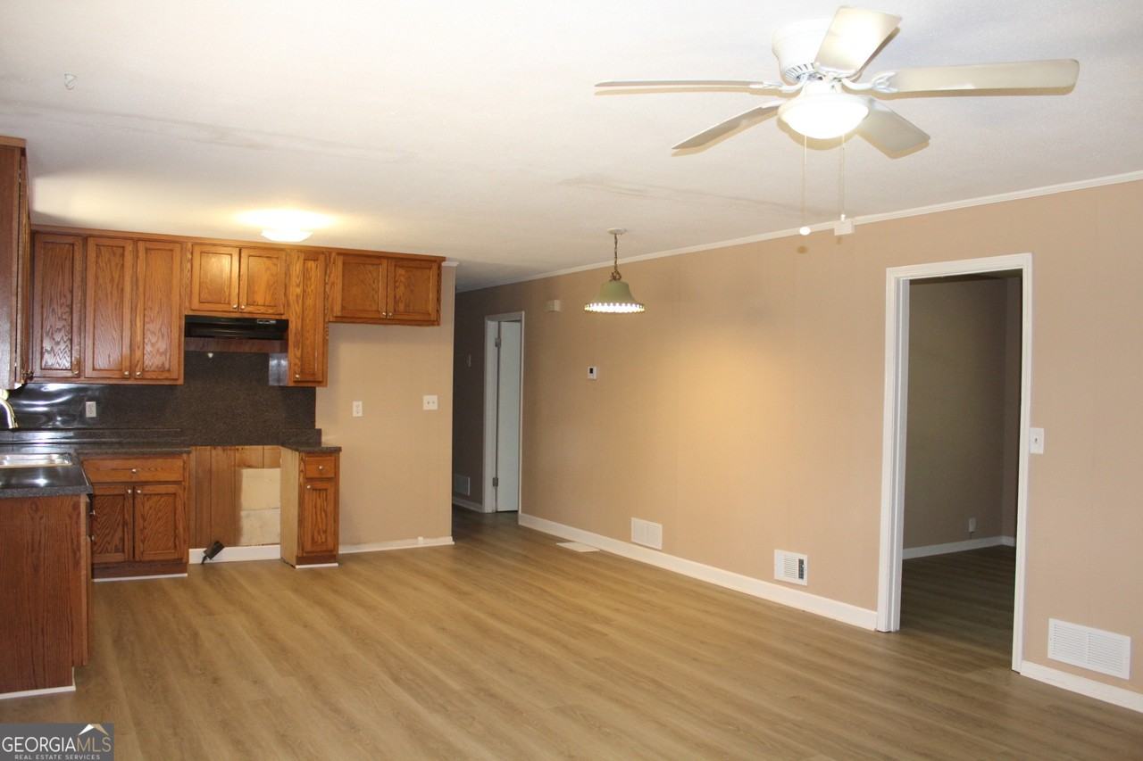 289 Bruce St - Photo 5 of 20