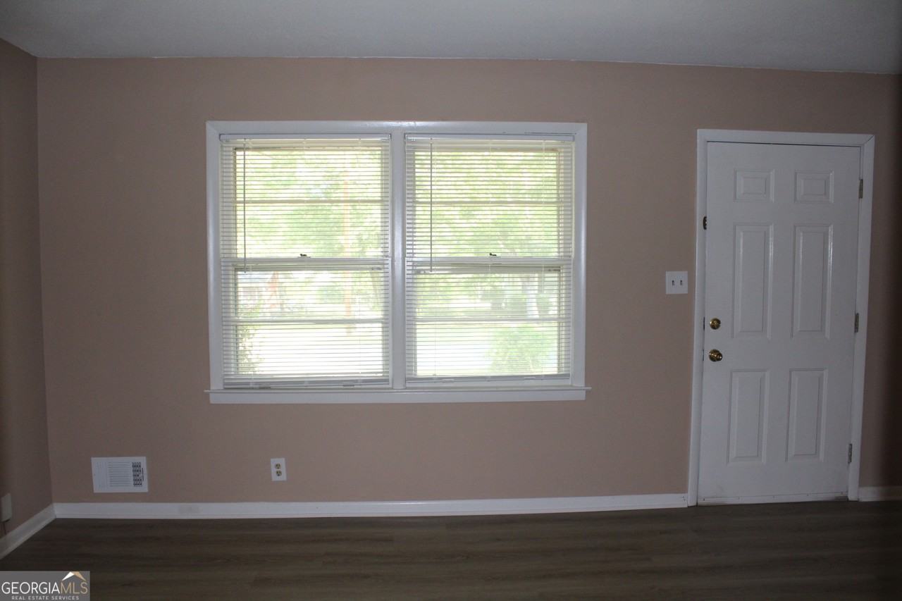 289 Bruce St - Photo 6 of 20