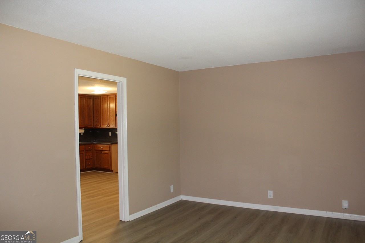 289 Bruce St - Photo 7 of 20