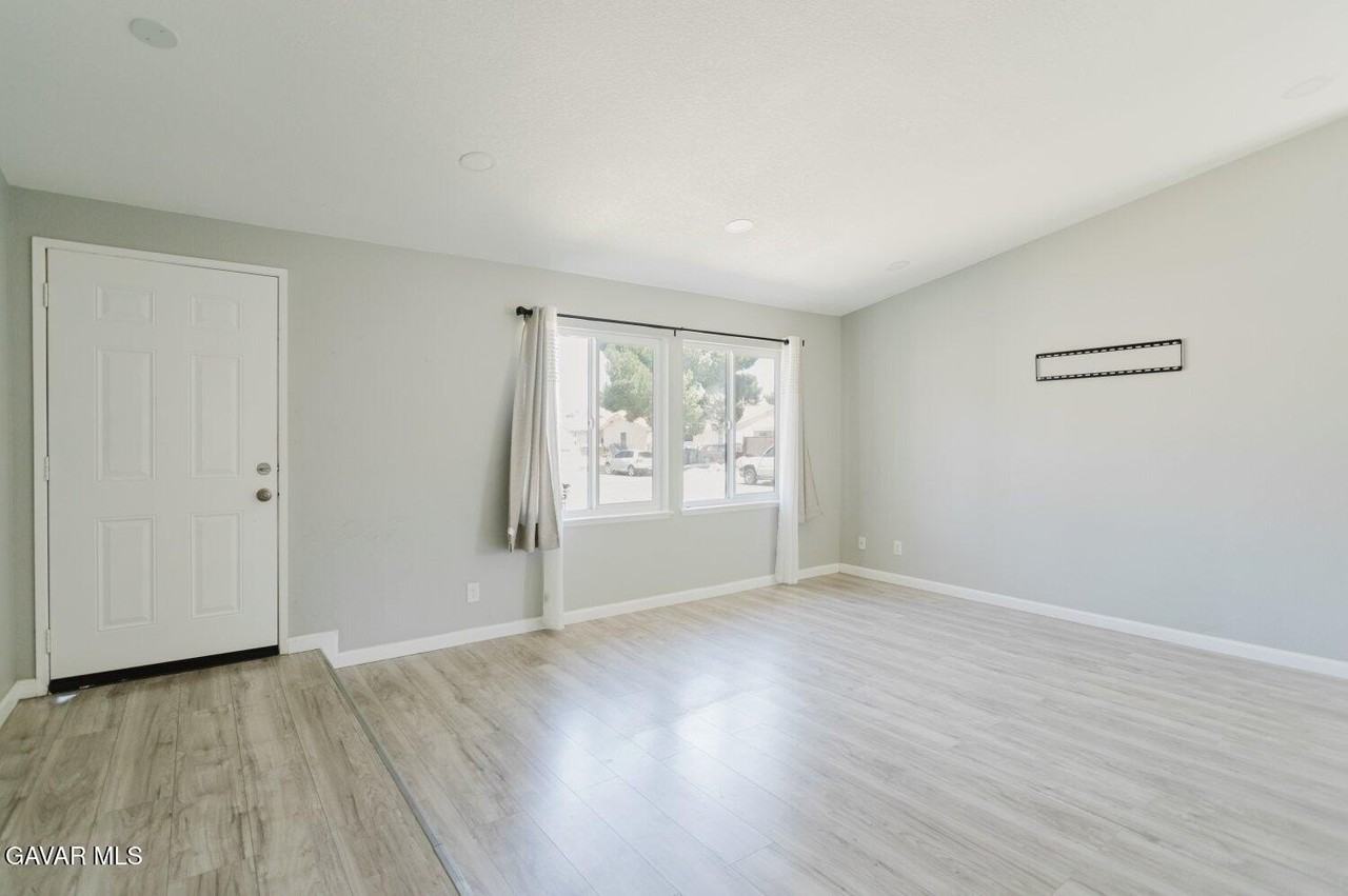 4636 Blue Ridge Ave - Photo 5 of 42