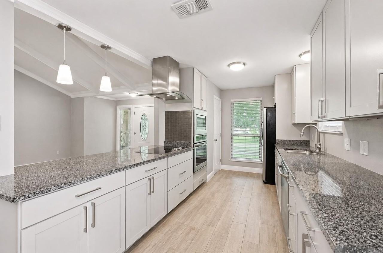 15616 Council Ave - Photo 5 of 14