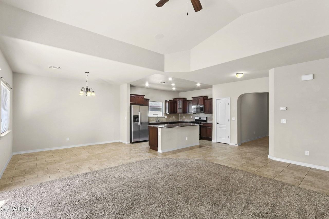 7508 Wolf Creek Dr - Photo 2 of 32