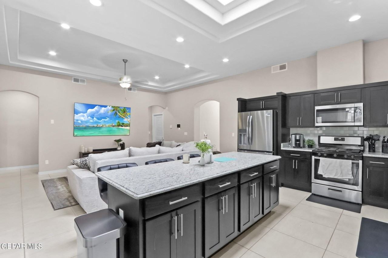 629 Guy Meyers St - Photo 4 of 25