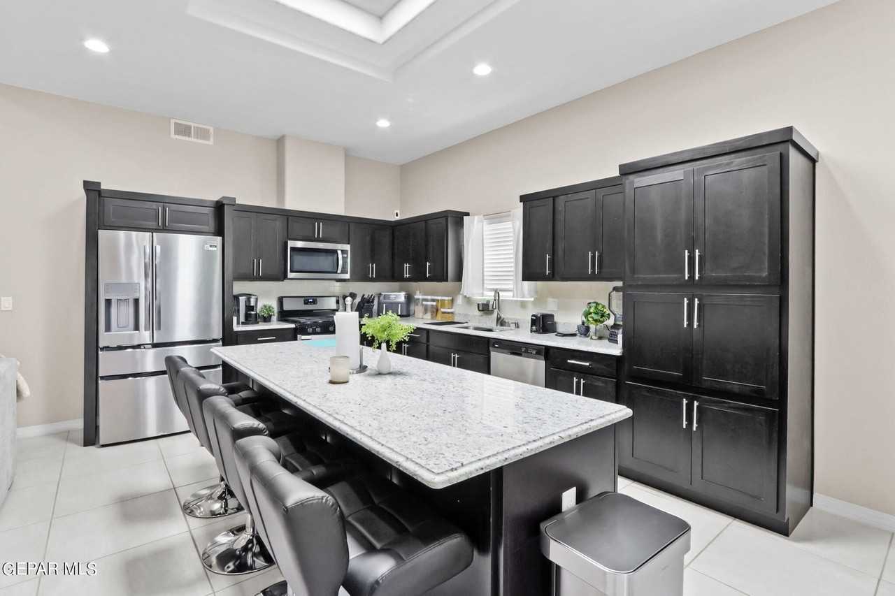 629 Guy Meyers St - Photo 3 of 25
