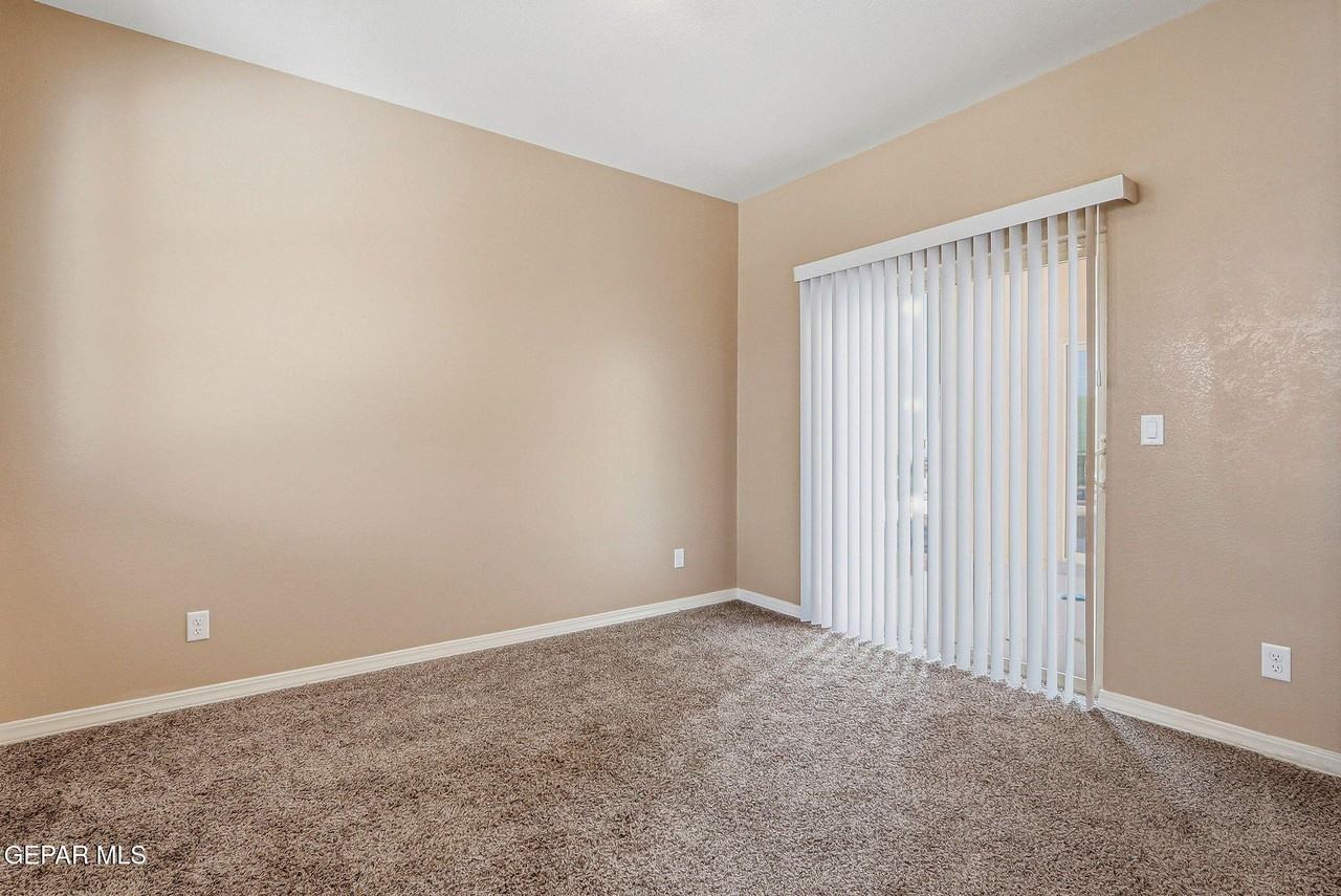 1004 Wensley Pl - Photo 4 of 40