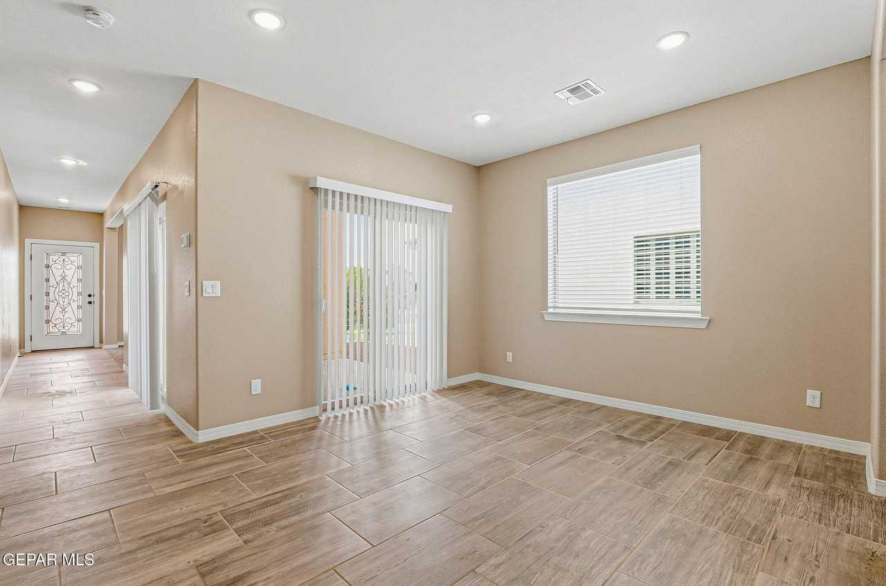 1004 Wensley Pl - Photo 6 of 40